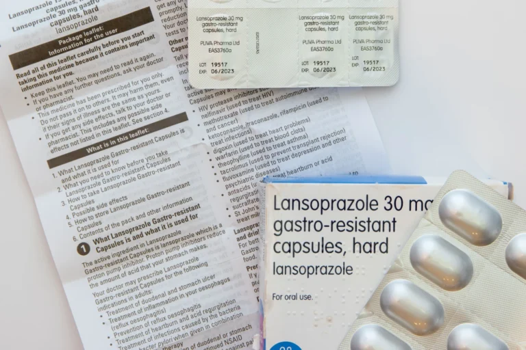 Illustration showing the potential long-term side effects of proton pump inhibitors (PPIs) on GERD patients.